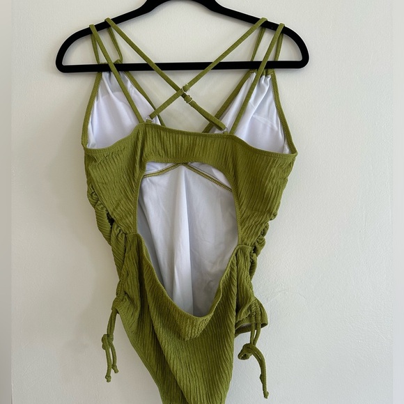 Women Bikini - Picture 3 of 6